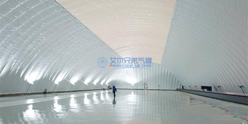 氣膜建筑無梁無柱的特點(diǎn)，使得內(nèi)部空間得到了最大的利用