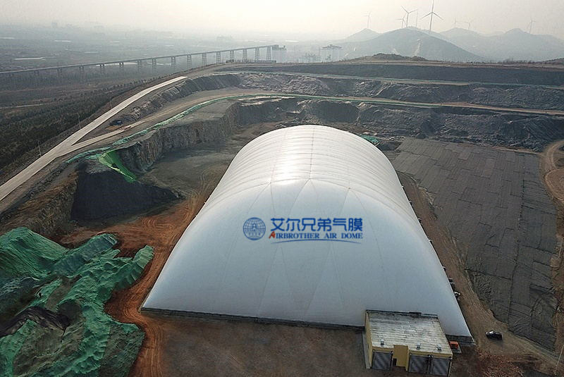 充氣膜煤棚的使用，使煤碳密閉存儲、密閉傳輸