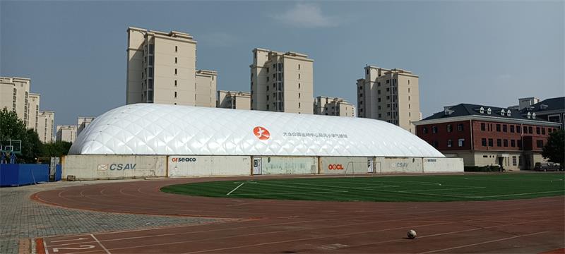 天津辰風(fēng)小學(xué)，學(xué)校里的氣膜體育館