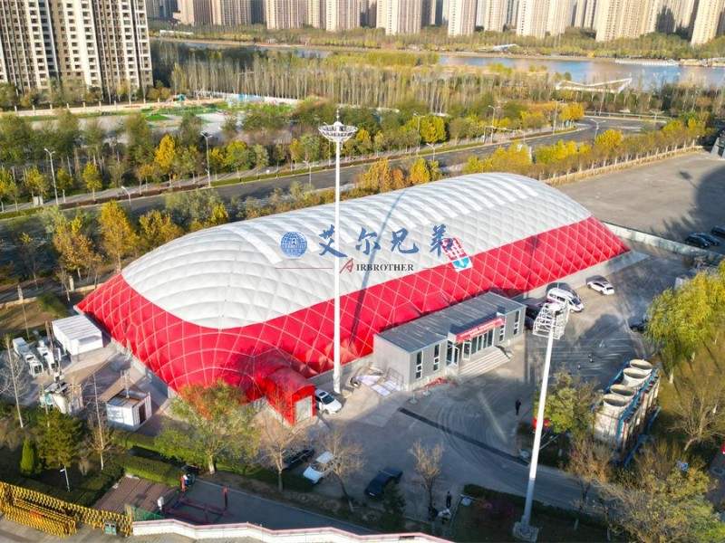關于室內足球館充氣大棚的建設