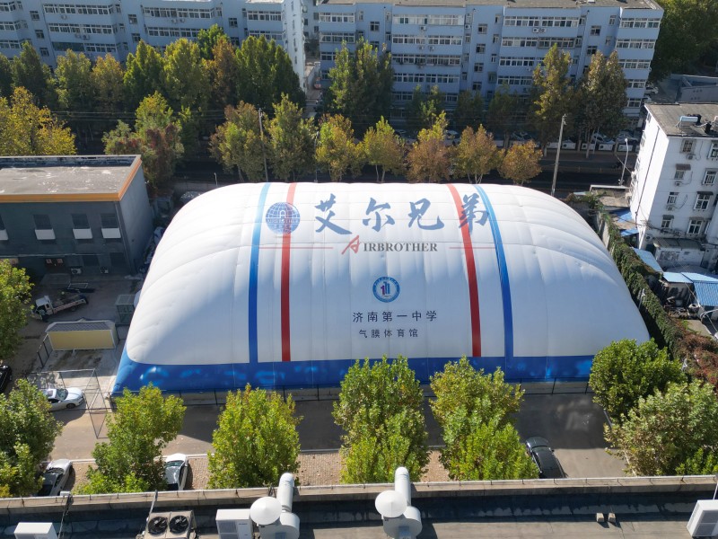 一種全新、時尚的體育運動場館——氣膜足球館